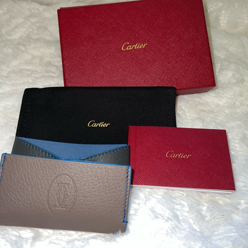 💯 Authentic 🫶🏻 Cartier Leather Card Holder